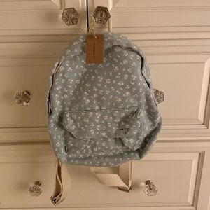 BRANDY MELVILLE FLORAL BACKPACK 💕